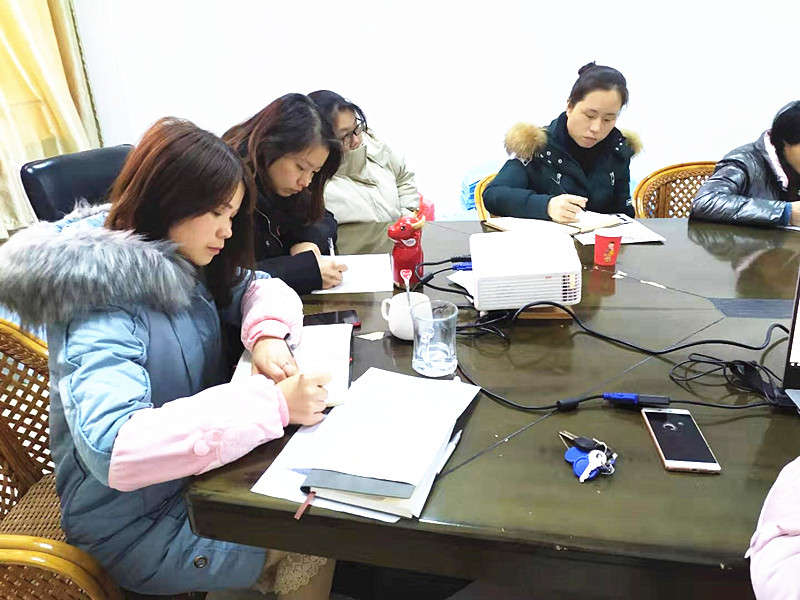 大家認真學(xué)習(xí)做筆記_副本.jpg